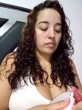 Snapshot of LoanaSantos chatting on 8, 10, 2025 LoanaSantos online show from 8, 10, 2025