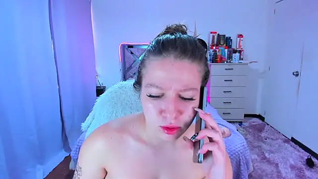 Luna Analya online show from 4, 11, 2025