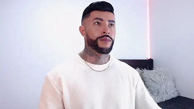 andrea de lucaa online show from 10, 10, 2025