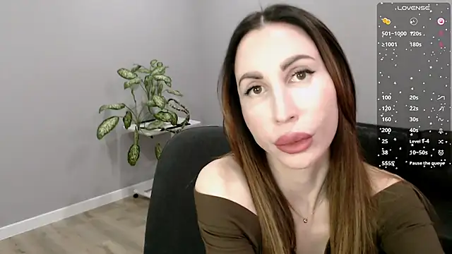 Snapshot of Ella_Sea chatting on 18, 11, 2025 Ella Sea online show from 18, 11, 2025