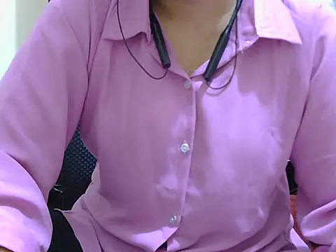 Snapshot of fairy_queen07 chatting on 18, 10, 2025 fairy queen07 online show from 18, 10, 2025