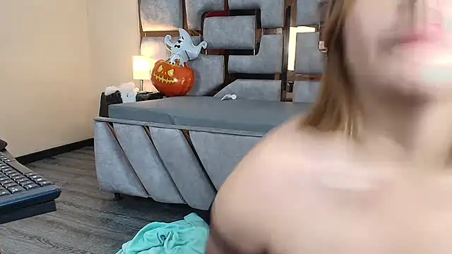 Snapshot of Candy_Velvet chatting on 4, 11, 2025 Candy Velvet online show from 4, 11, 2025