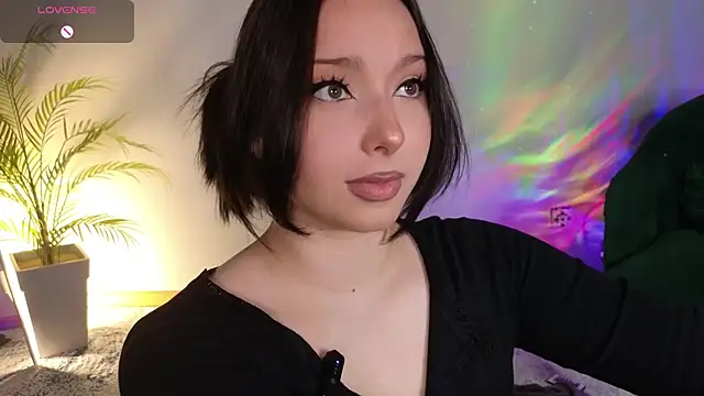 Lucy louras online show from 12, 10, 2025