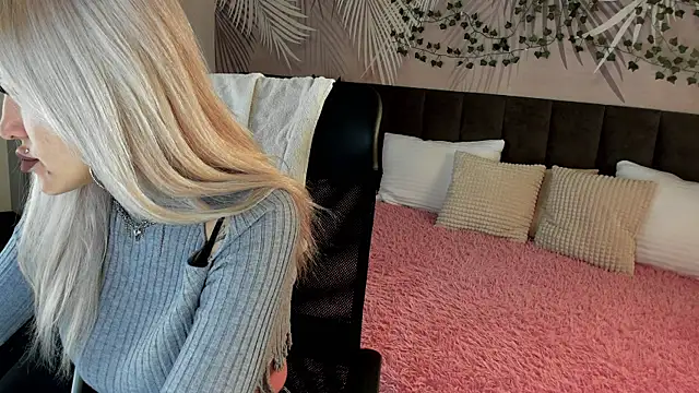 Snapshot of Kira_Key chatting on 31, 10, 2025 Kira Key online show from 31, 10, 2025