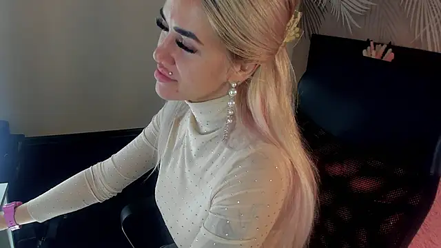 Snapshot of Kira_Key chatting on 2, 11, 2025 Kira Key online show from 2, 11, 2025