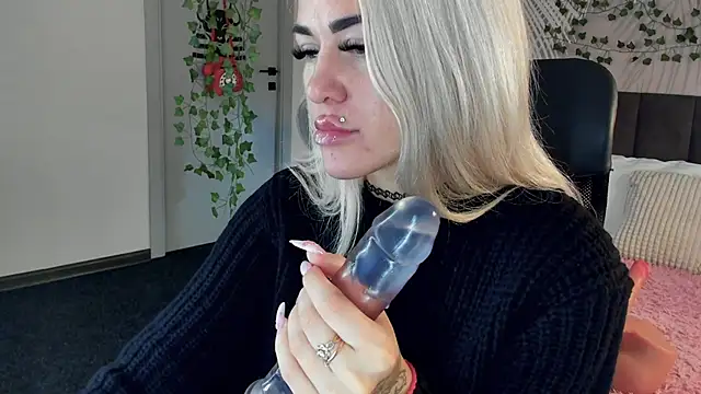 Snapshot of Kira_Key chatting on 10, 11, 2025 Kira Key online show from 10, 11, 2025