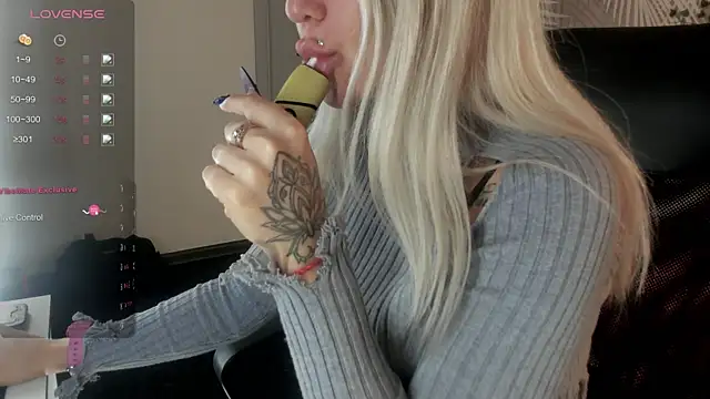 Snapshot of Kira_Key chatting on 18, 11, 2025 Kira Key online show from 18, 11, 2025