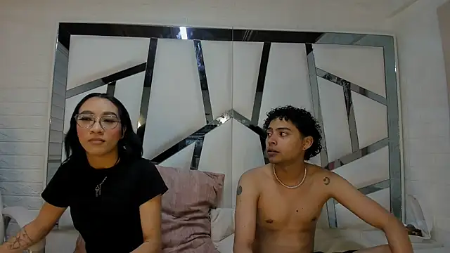 Snapshot of KiaraandEnzzo_ chatting on 13, 9, 2025 KiaraandEnzzo online show from 13, 9, 2025