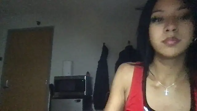 Snapshot of petitelatinateen chatting on 5, 10, 2025 petitelatinateen online show from 5, 10, 2025