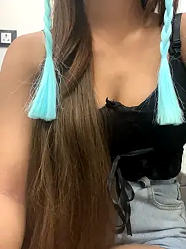 layra 9900 online show from 5, 11, 2025