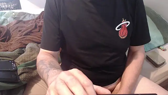 idiotpig66 online show from 22, 3, 2025