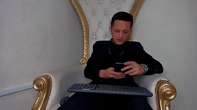 Snapshot of SkinnyZetth chatting on 24, 10, 2025 SkinnyZetth online show from 24, 10, 2025