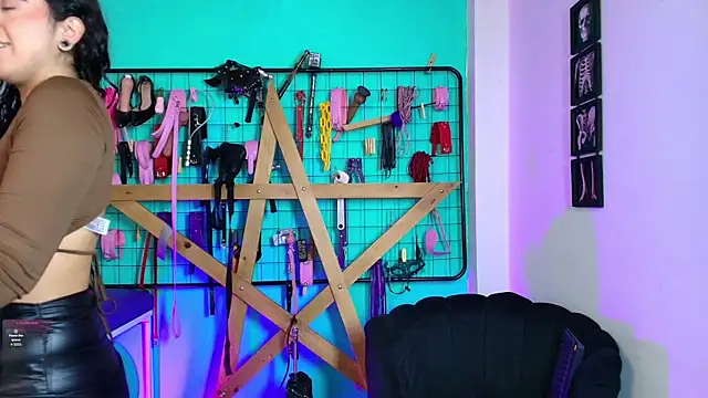 Snapshot of Mrmia_bdsm_extreme chatting on 17, 10, 2025 Mrmia bdsm extreme online show from 17, 10, 2025