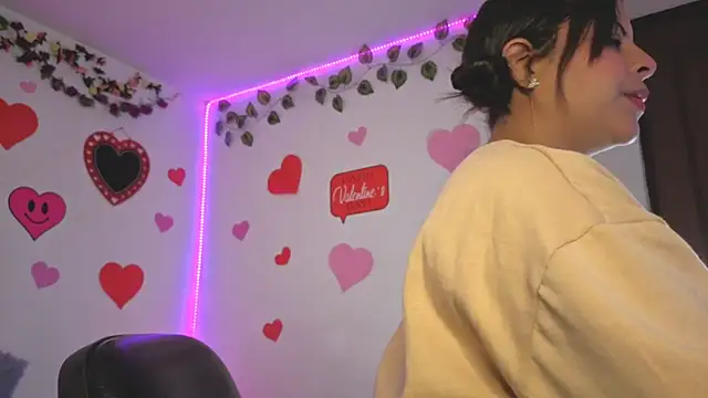 Snapshot of MiaCollinssx chatting on 19, 2, 2026 MiaCollinssx online show from 19, 2, 2026