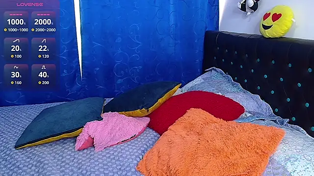 Snapshot of melikaronit2 chatting on 17, 10, 2025 melikaronit2 online show from 17, 10, 2025