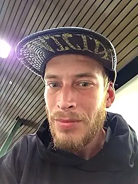 Snapshot of Leshok chatting on 13, 11, 2025 Leshok online show from 13, 11, 2025