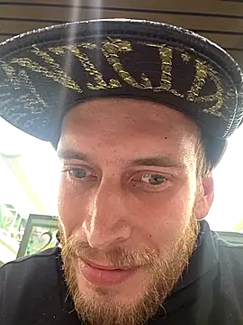 Snapshot of Leshok chatting on 18, 11, 2025 Leshok online show from 18, 11, 2025