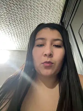 Snapshot of evelyn_1702 chatting on 14, 12, 2025 evelyn 1702 online show from 14, 12, 2025