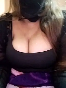 Snapshot of Urban_Queen chatting on 20, 11, 2025 Urban Queen online show from 20, 11, 2025