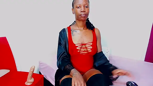 FreakyScarlet00 online show from 18, 11, 2025