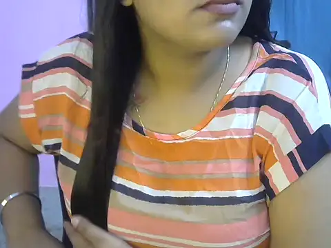 Snapshot of Queenxxx98 chatting on 11, 10, 2025 Queenxxx98 online show from 11, 10, 2025