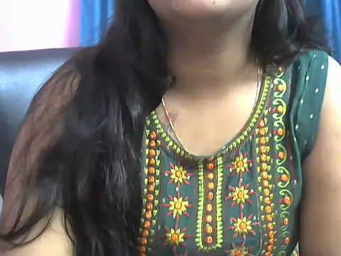 Snapshot of Queenxxx98 chatting on 19, 10, 2025 Queenxxx98 online show from 19, 10, 2025