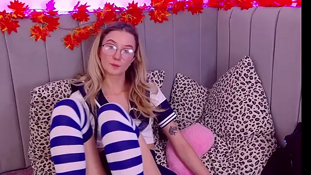 MaeLili online show from 19, 10, 2025