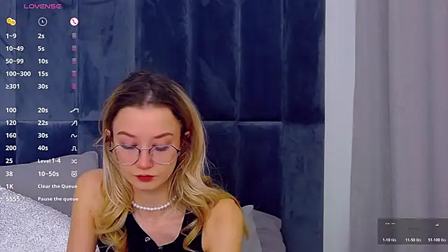 MaeLili online show from 12, 11, 2025