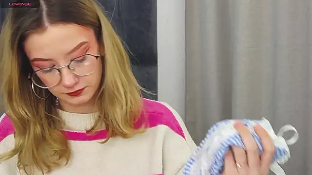 MaeLili online show from 3, 2, 2026