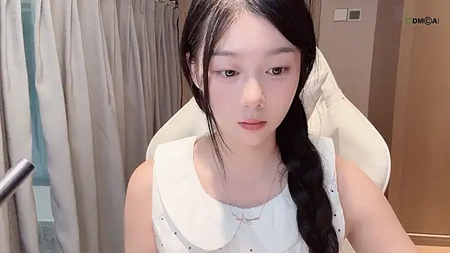 Snapshot of Makinghappymyself_ chatting on 5, 11, 2025 Makinghappymyself online show from 5, 11, 2025