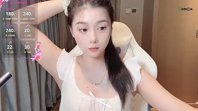 Snapshot of Makinghappymyself_ chatting on 17, 11, 2025 Makinghappymyself online show from 17, 11, 2025