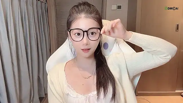 Snapshot of Makinghappymyself_ chatting on 18, 11, 2025 Makinghappymyself online show from 18, 11, 2025