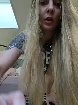 Snapshot of _Karizma_ chatting on 8, 11, 2025 Karizma online show from 8, 11, 2025