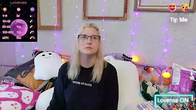 Snapshot of samanthamalichite chatting on 20, 10, 2025 samanthamalichite online show from 20, 10, 2025