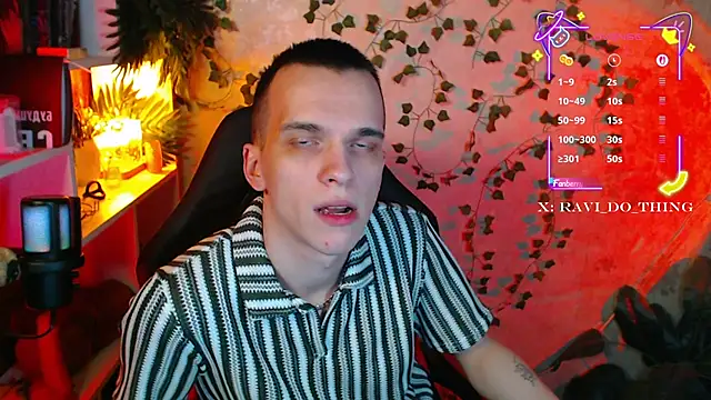 Snapshot of frozen_boy chatting on 12, 9, 2025 frozen boy online show from 12, 9, 2025