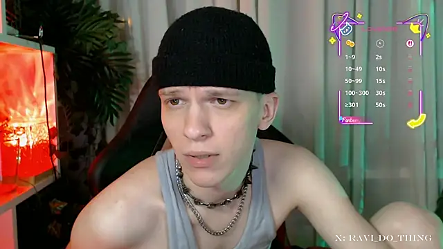 Snapshot of frozen_boy chatting on 18, 11, 2025 frozen boy online show from 18, 11, 2025