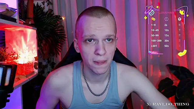 Snapshot of frozen_boy chatting on 21, 11, 2025 frozen boy online show from 21, 11, 2025