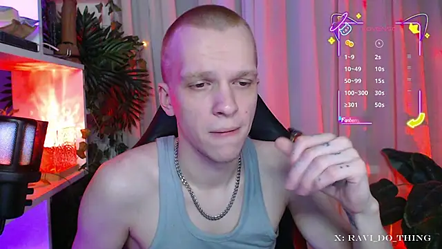 Snapshot of frozen_boy chatting on 22, 11, 2025 frozen boy online show from 22, 11, 2025