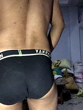 Snapshot of fitboy2107 chatting on 2, 11, 2025 fitboy2107 online show from 2, 11, 2025