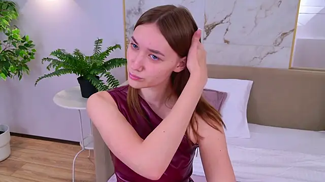 AmadaReine online show from 10, 11, 2025