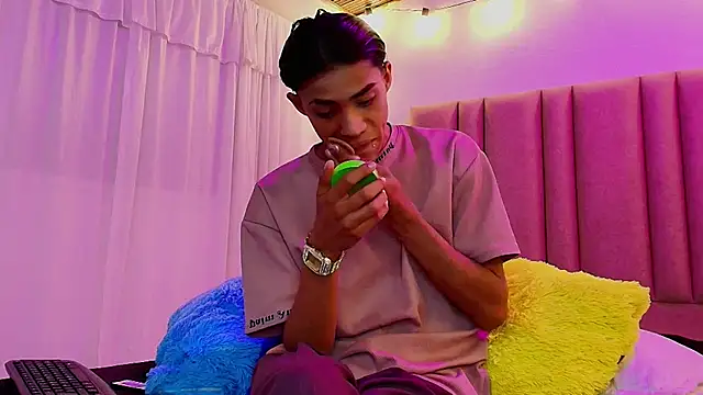 camilo nom online show from 24, 10, 2025