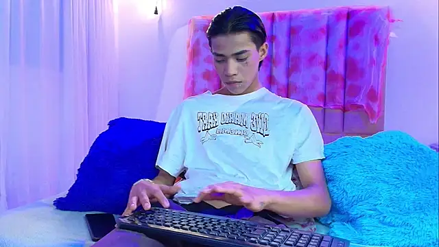 camilo nom online show from 4, 11, 2025