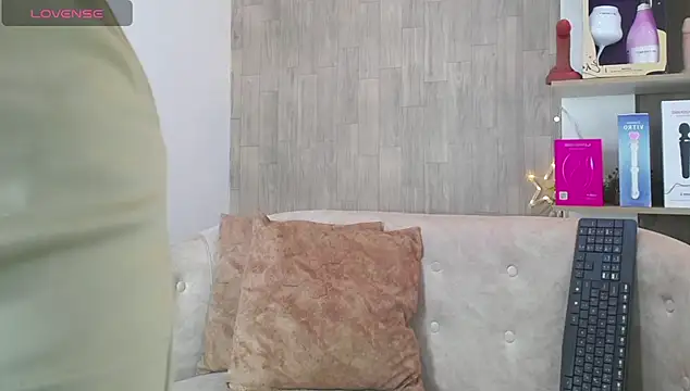 Snapshot of cortney_tayler chatting on 13, 11, 2025 cortney tayler online show from 13, 11, 2025