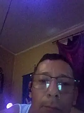 Snapshot of tonder69 chatting on 5, 10, 2025 tonder69 online show from 5, 10, 2025