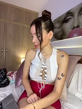 nicolleferragamo online show from 12, 11, 2025