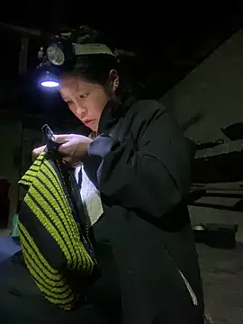 Snapshot of O_o_UwU_o_O chatting on 27, 11, 2025 O o UwU o O online show from 27, 11, 2025