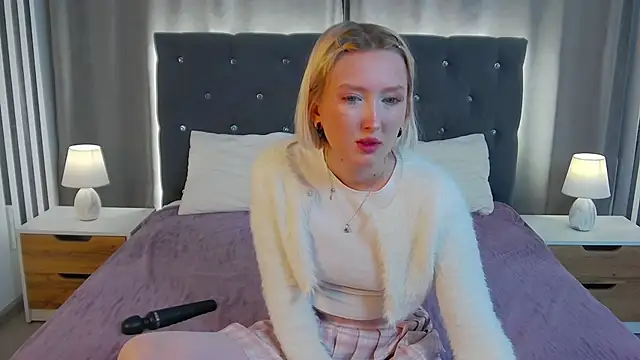 Snapshot of MarianeSun chatting on 3, 12, 2025 MarianeSun online show from 3, 12, 2025