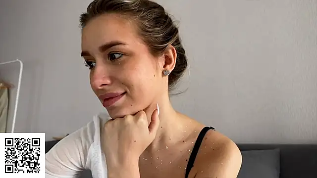 Snapshot of ElysiaXo chatting on 19, 10, 2025 ElysiaXo online show from 19, 10, 2025