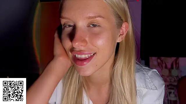 Snapshot of ElysiaXo chatting on 9, 11, 2025 ElysiaXo online show from 9, 11, 2025