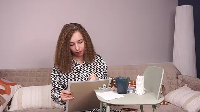Snapshot of MammieValentini chatting on 10, 9, 2025 MammieValentini online show from 10, 9, 2025